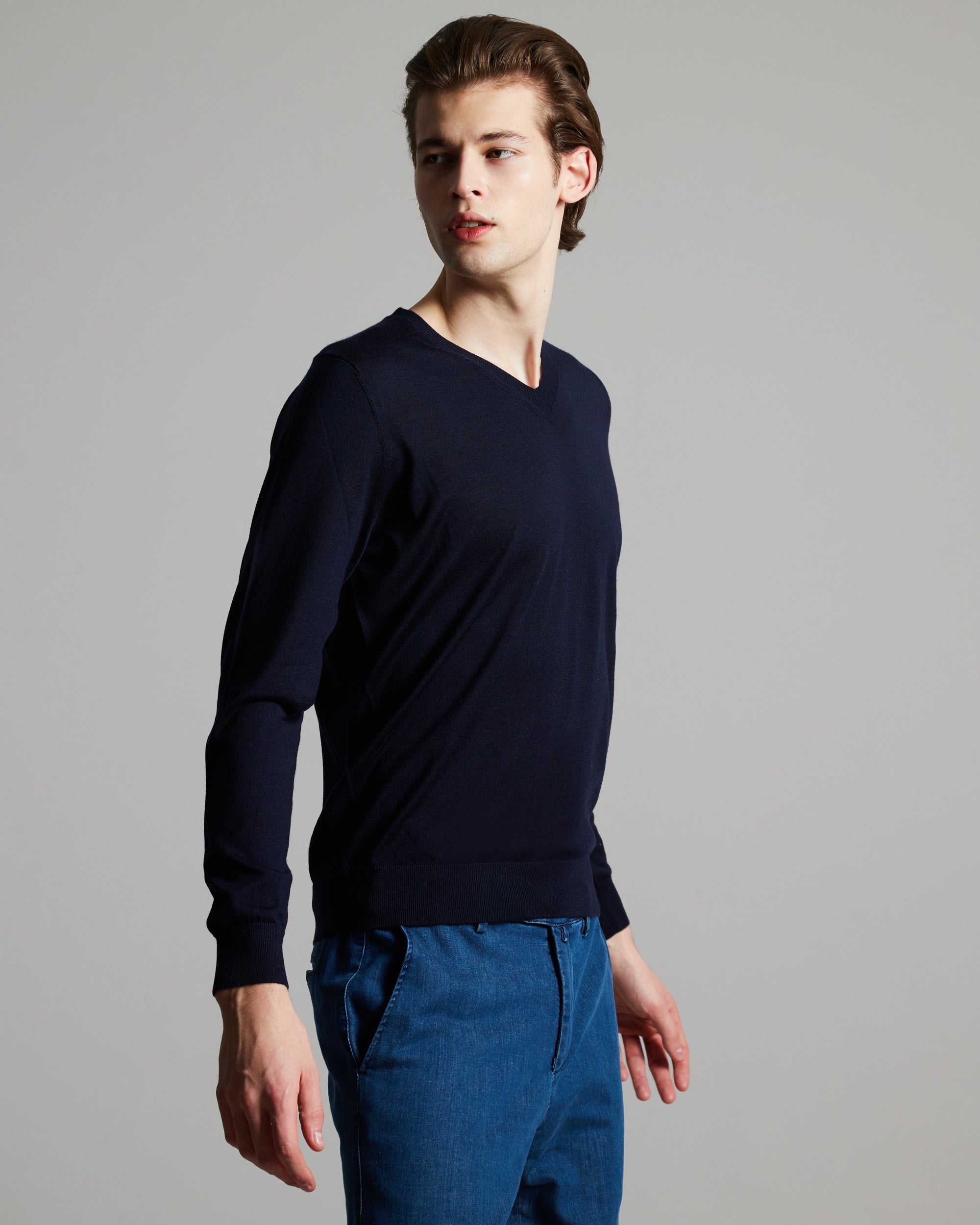 Blue cashmere and silk men's V-neck sweater