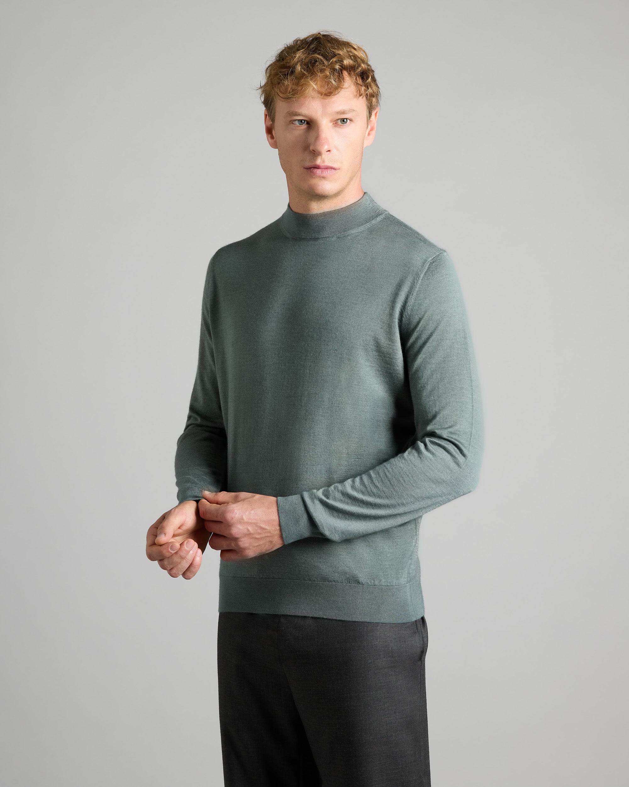 Maglia collo camino in cashmere e seta verde