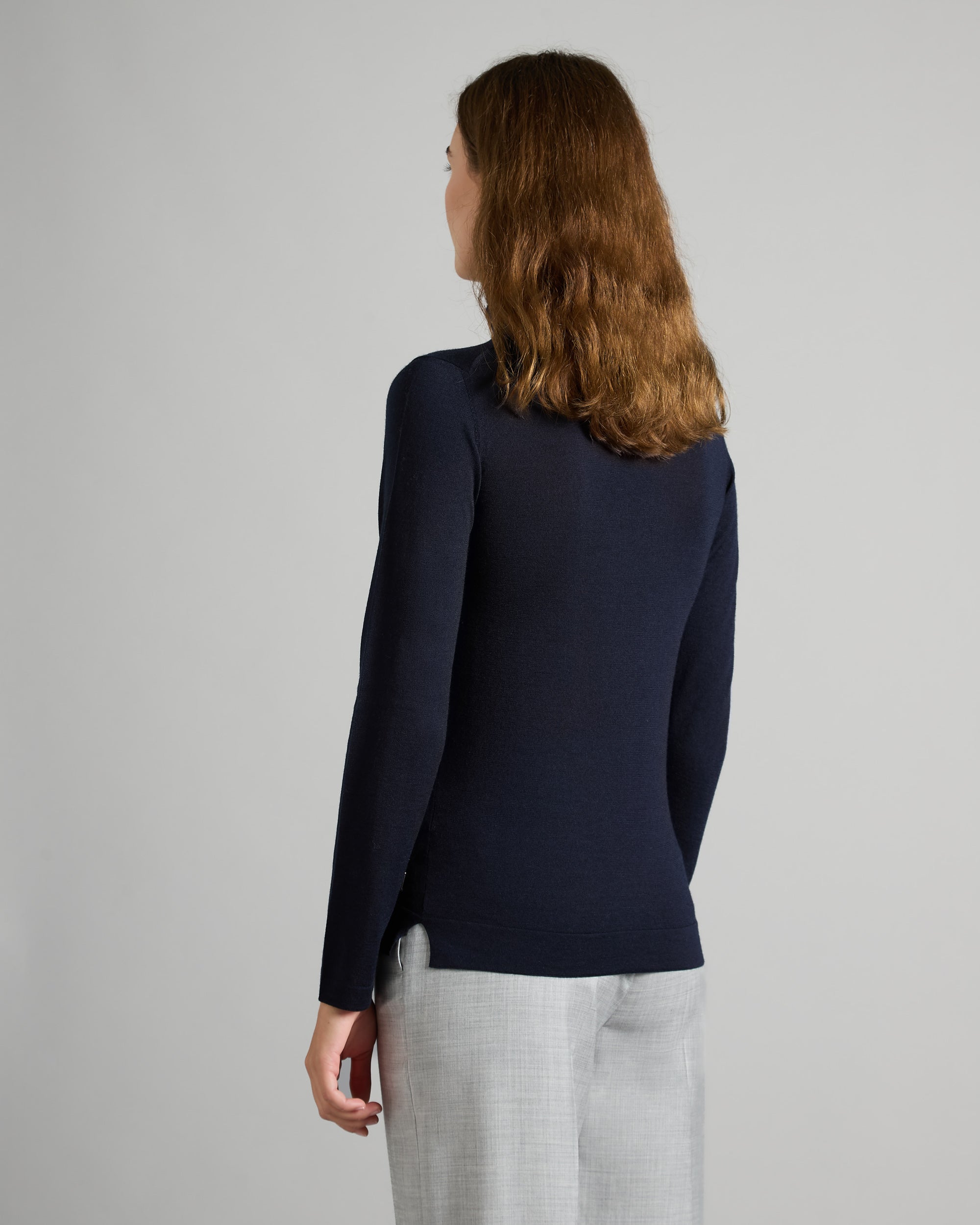 Maglia collo alto blu in cashmere e seta