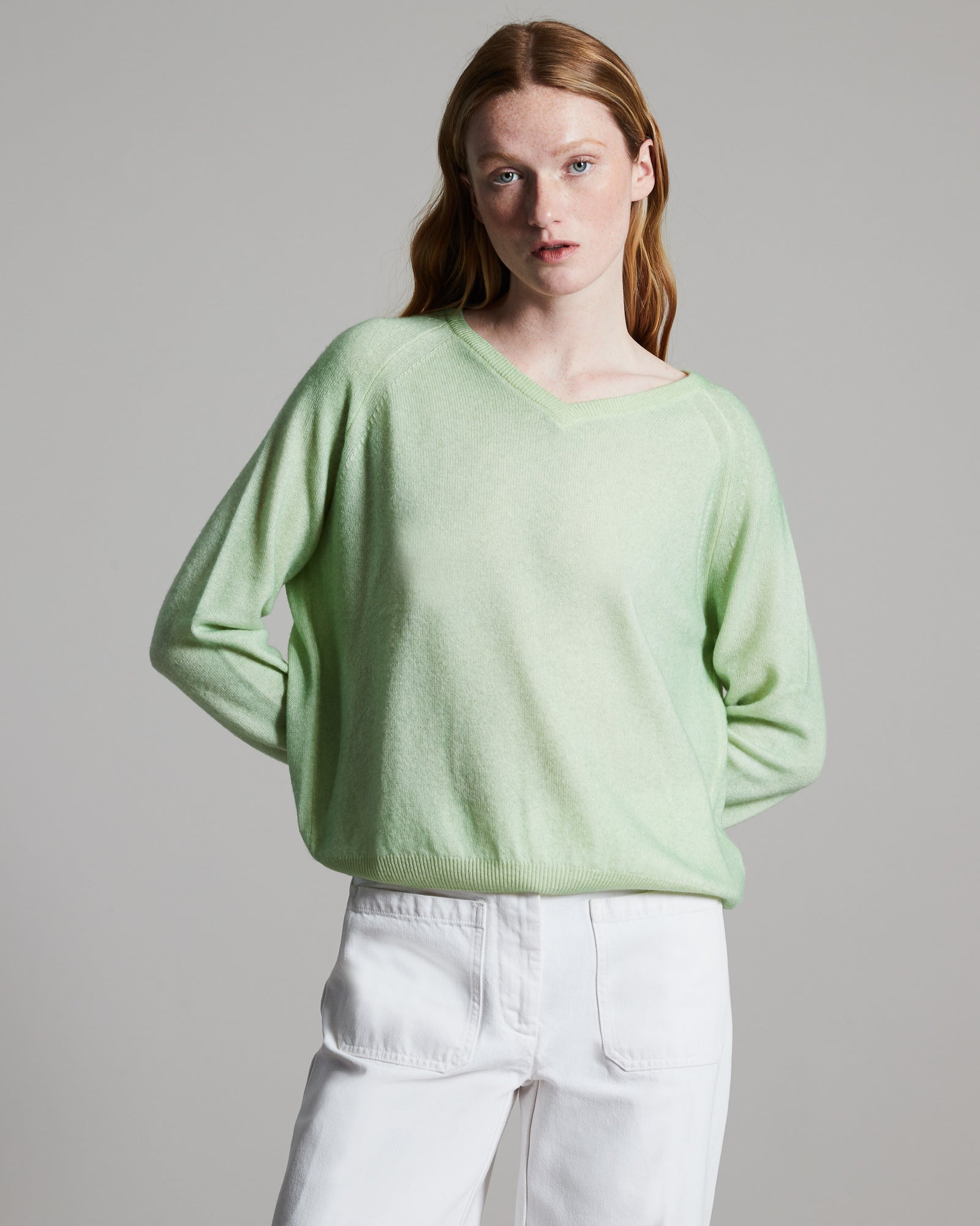 Kid Cashmere hand sprayed V neck in green