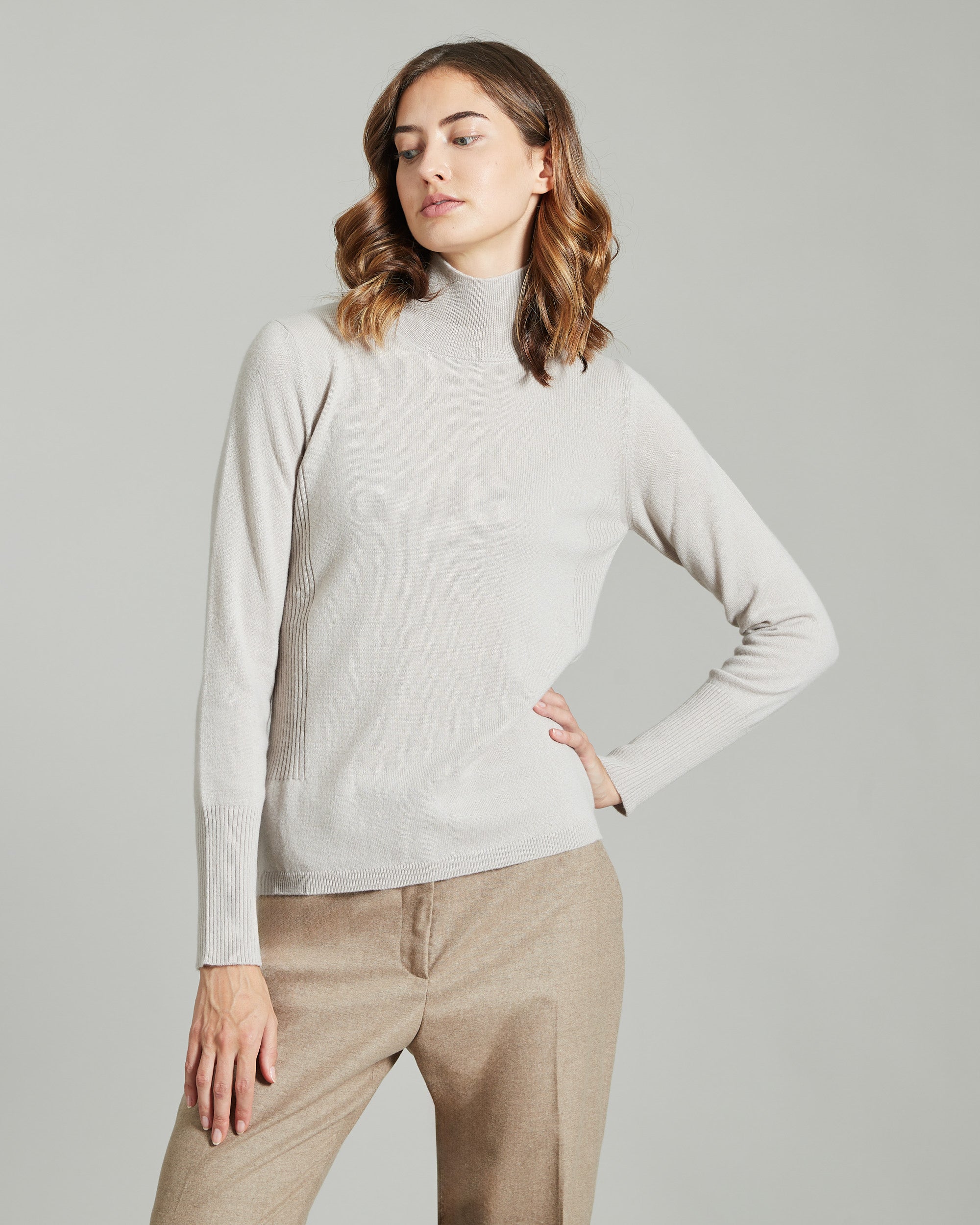 Pullover mit hohem Kragen aus beigefarbenem   Kid Cashmere