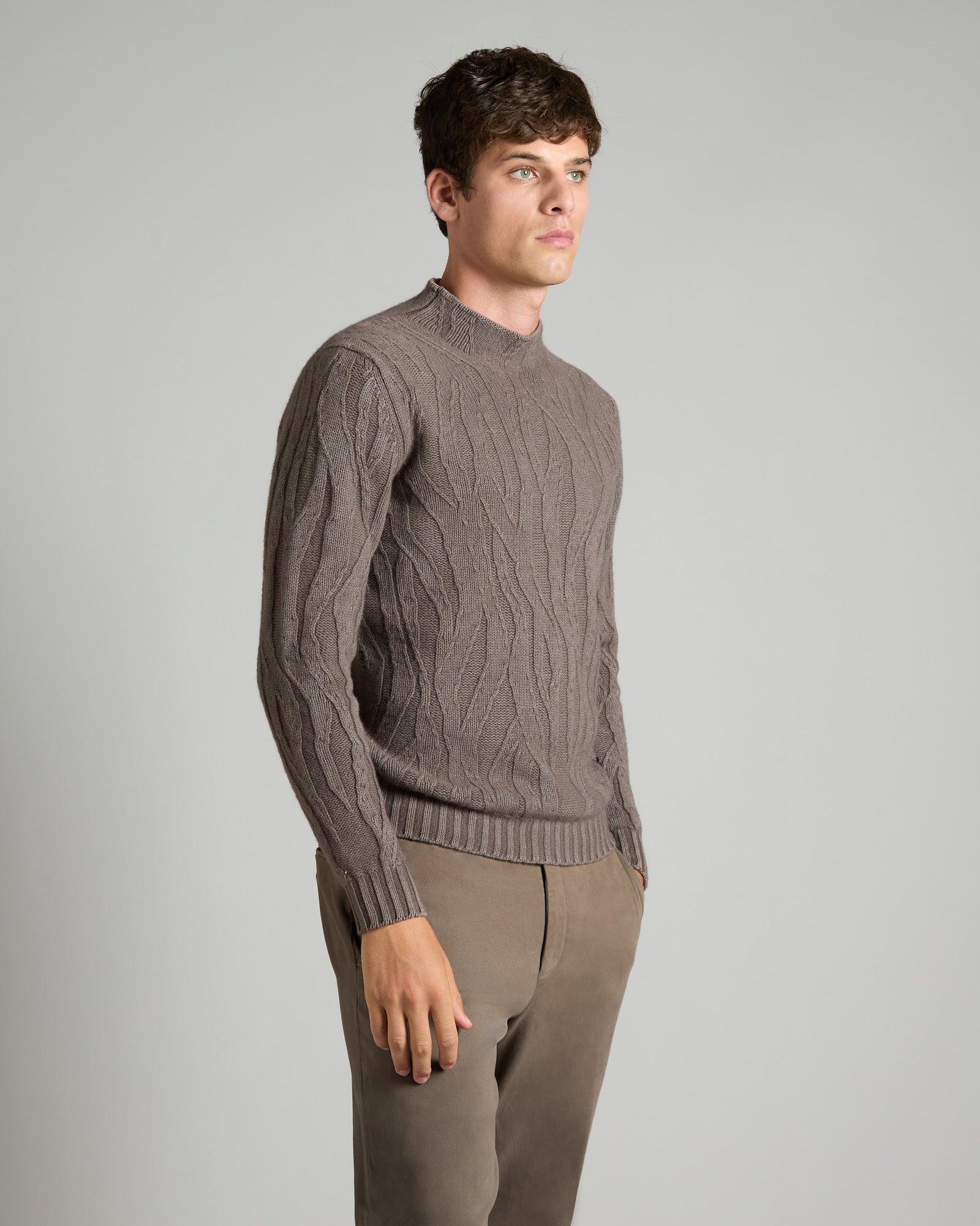 Brown cashmere round-neck sweater