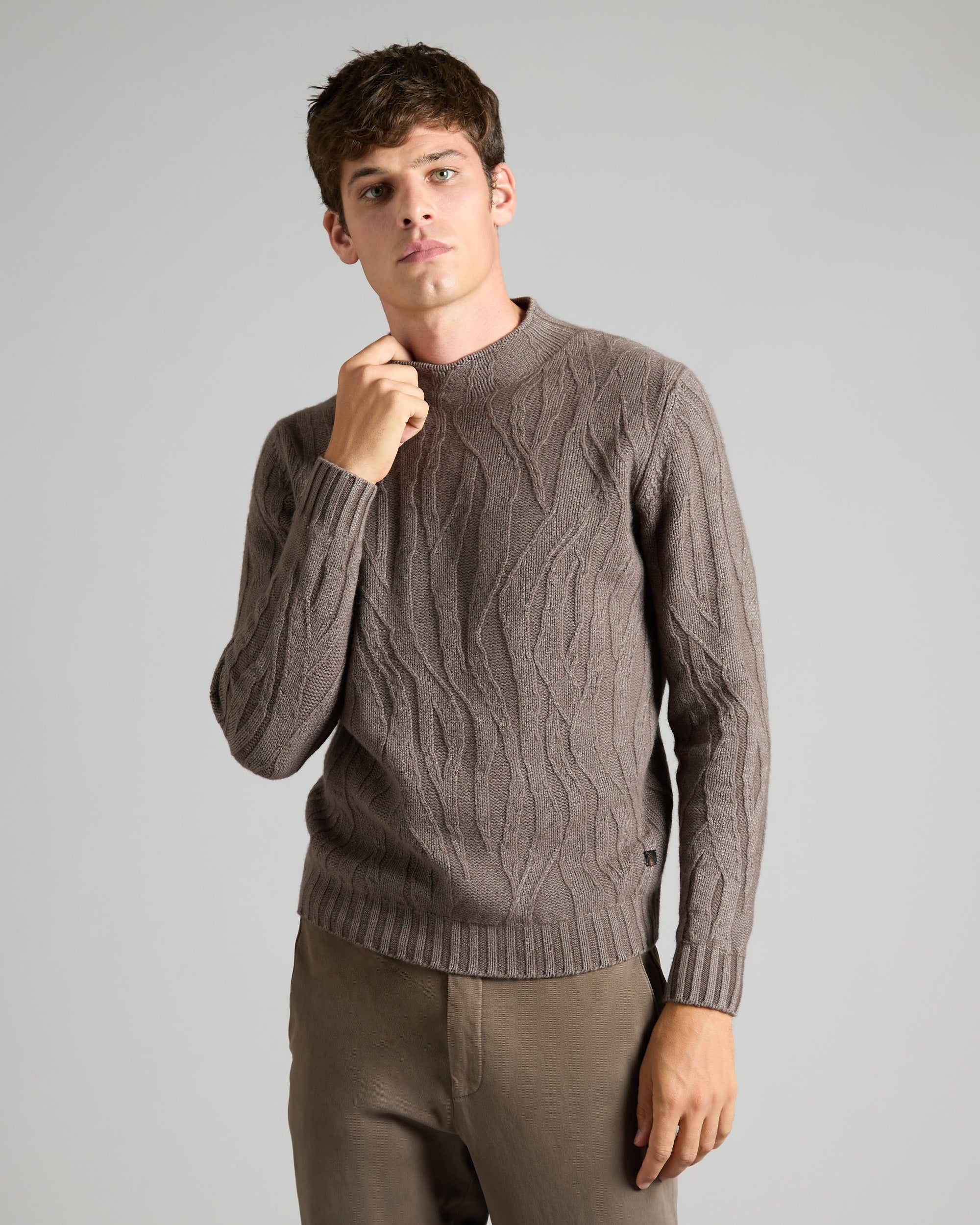 Brown cashmere round-neck sweater