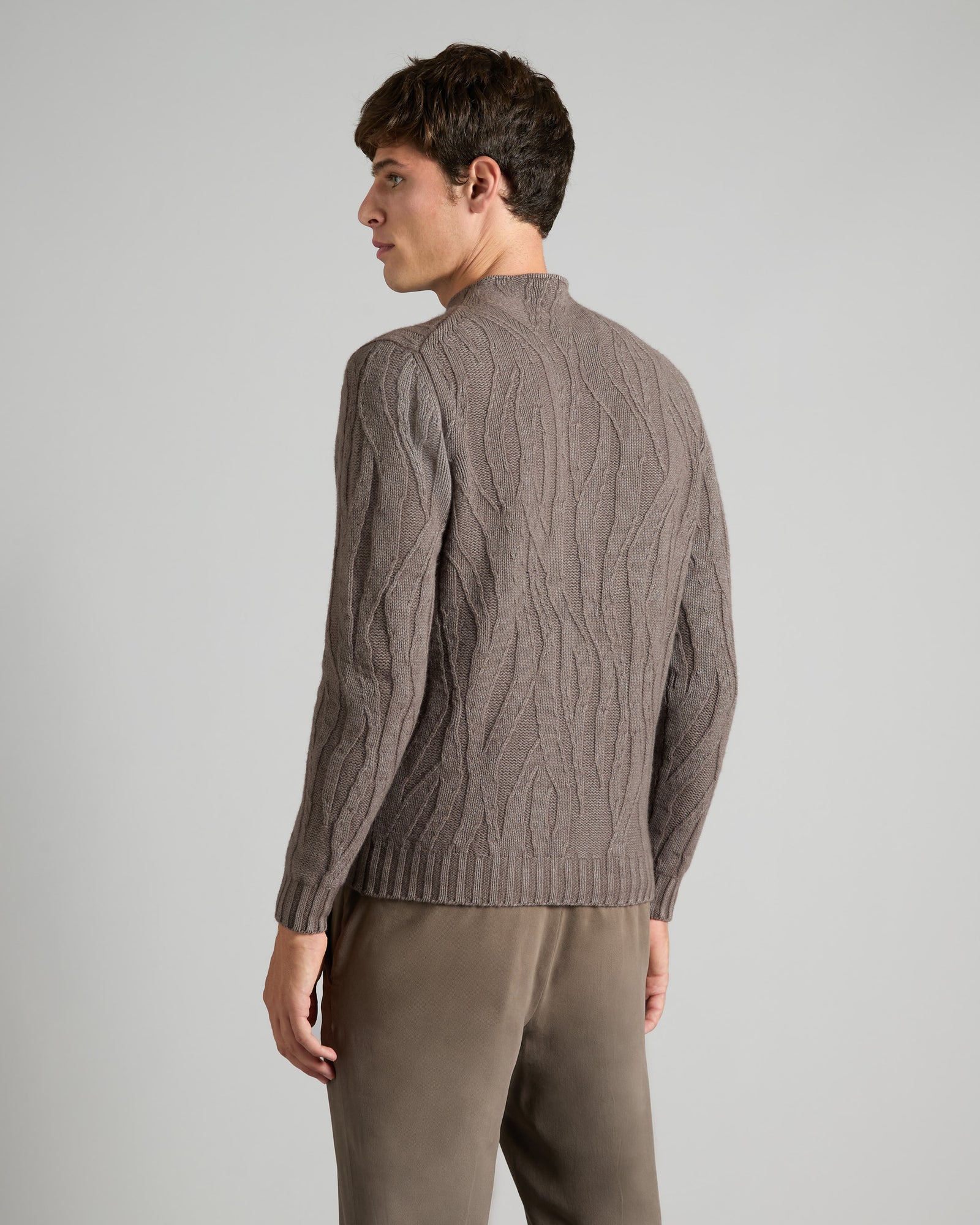 Brown cashmere round-neck sweater