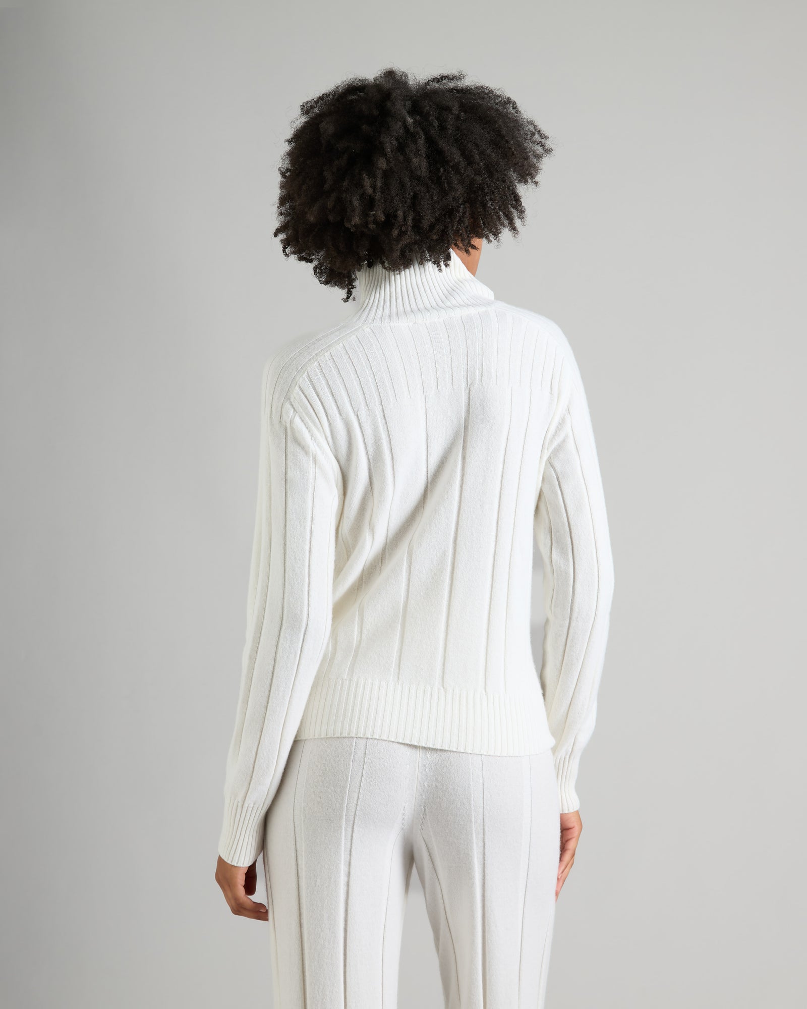 White turtle-neck sweater in kid cashmere