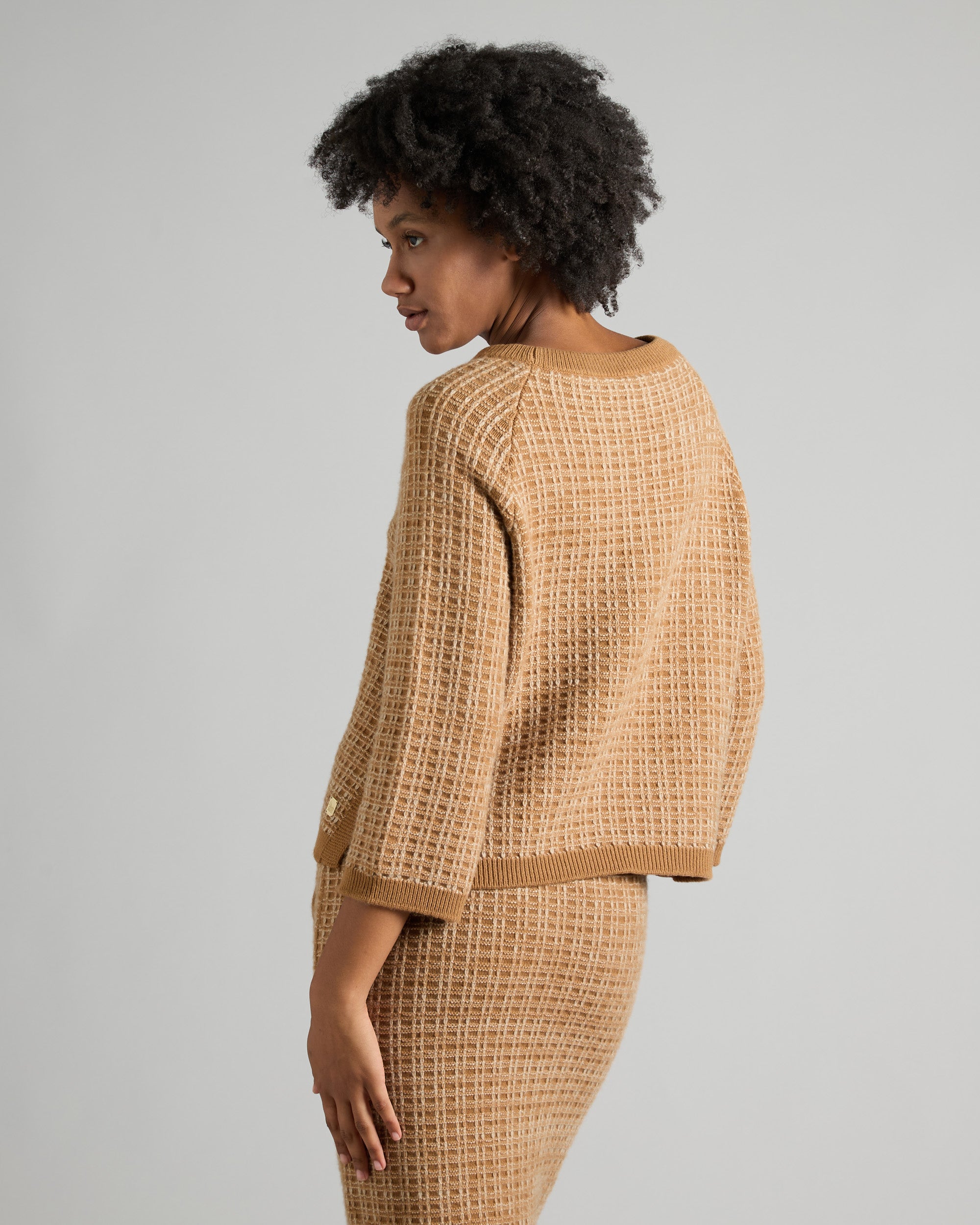 Three dimensional crew-neck sweater in kid cashmere