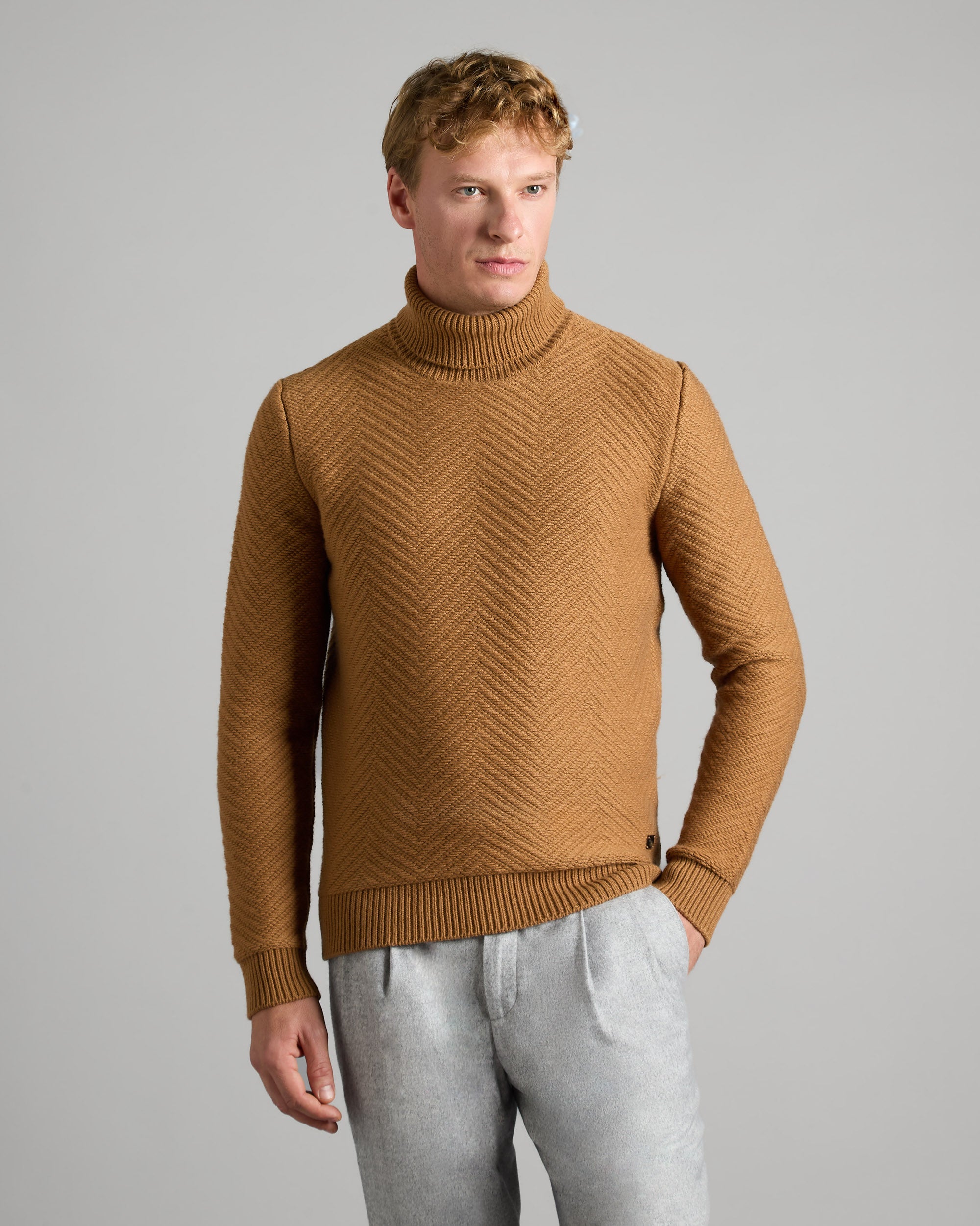 Brauner Rollkragenpullover aus kaschmir