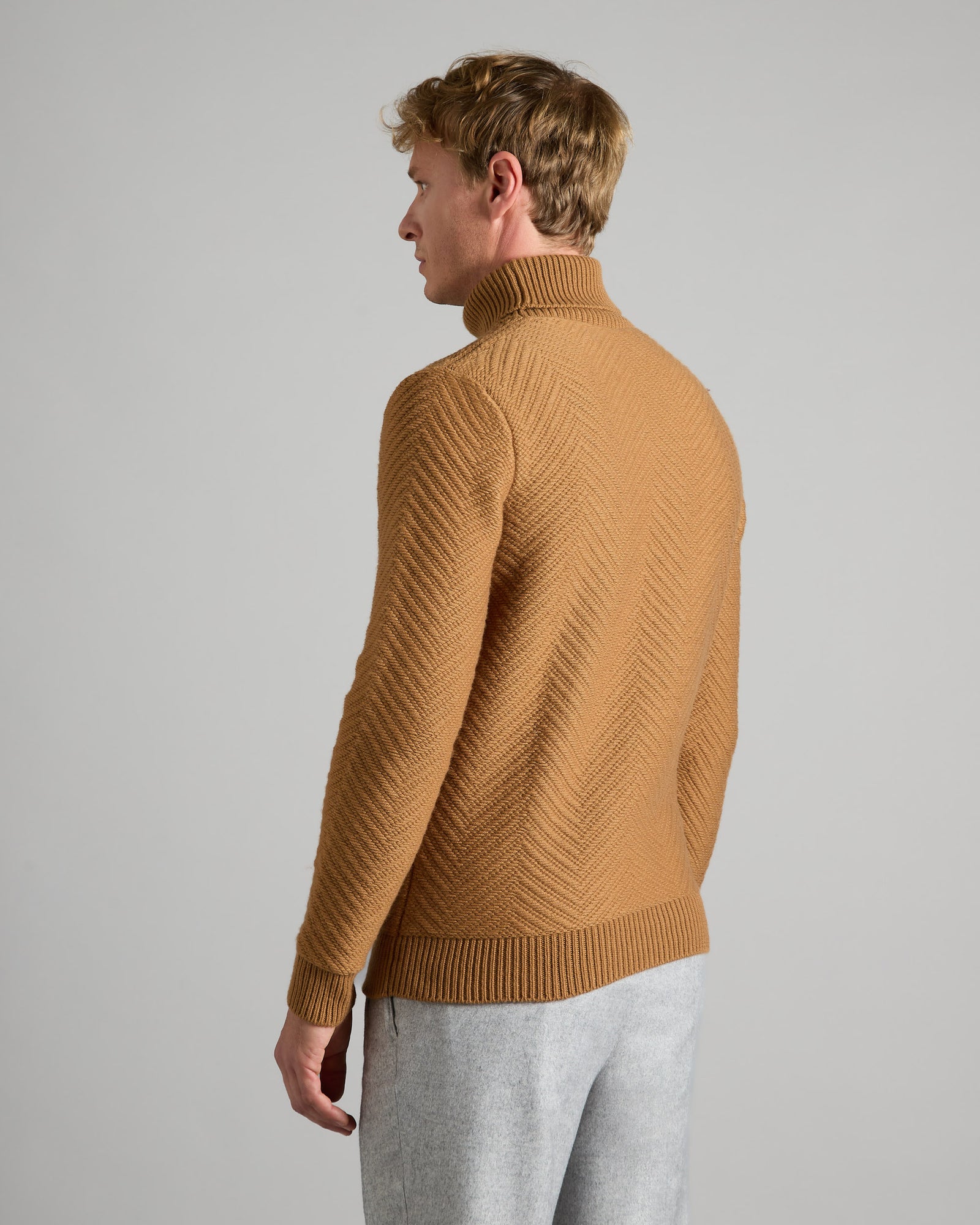 Brauner Rollkragenpullover aus kaschmir