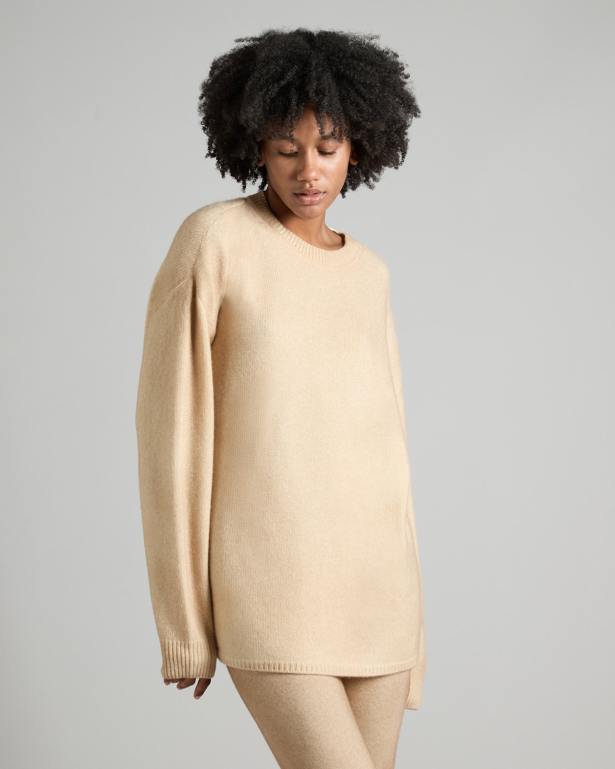 Girocollo in kid cashmere beige spruzzato a mano