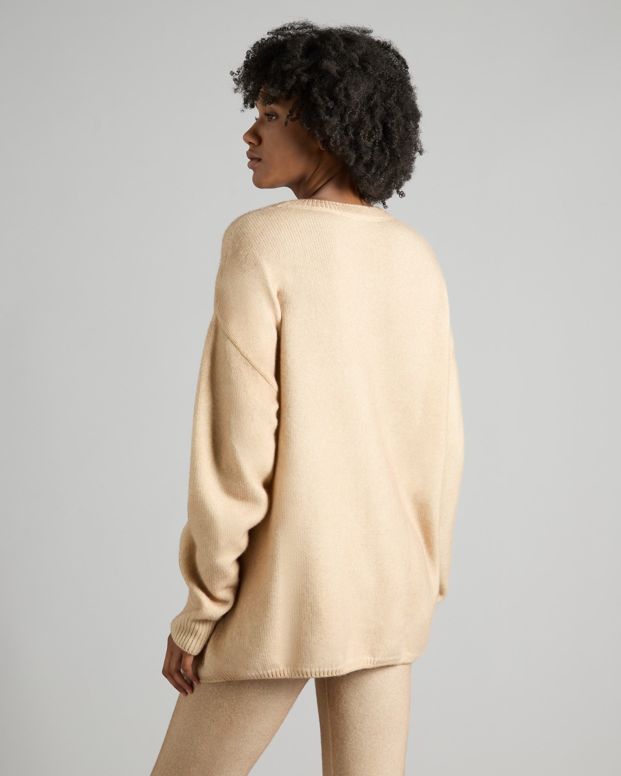 Girocollo in kid cashmere beige spruzzato a mano